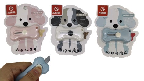 Ніж канцелярський у блістері 