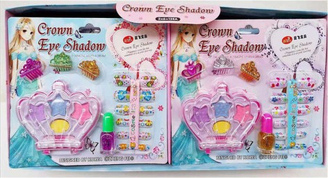 Косметика 2 види, тіні, лак для нігтів, накладні нігті, на листі 