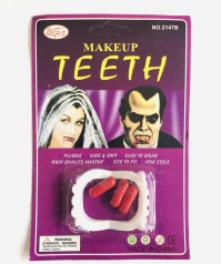 Зубы вампира с капсулами  крови, прикол,  Хэллоуин  //