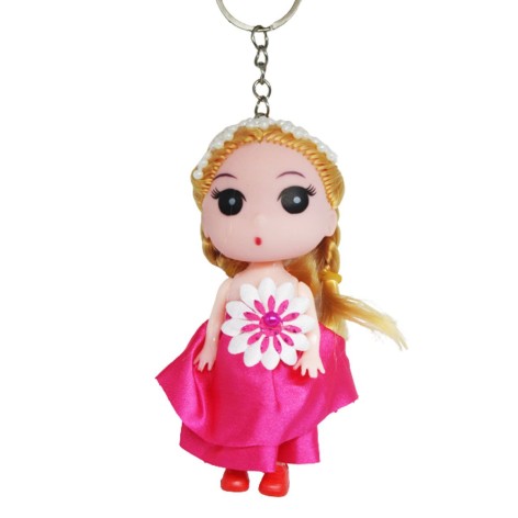 Лялька-брелок у сукні з ромашкою, малиновий