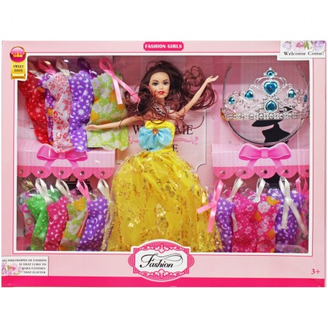 Кукла с гардеробом 