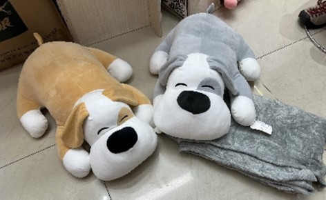 Мягкая игрушка собака с пледом 2 цвета 60см 