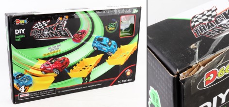 УЦЕНКА 30% Трек +2 машины,батар.,светится в темноте,корр. 65*40*7см 