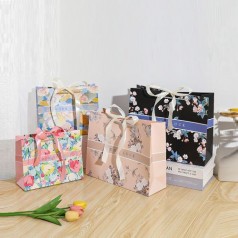 Пакет подарунковий паперовий M "Flowers" 26*32*12см R32916-M 6 шт. в уп. 