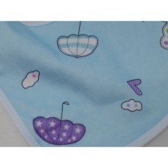 Слинявчик тканинний на кнопці зонтики синій