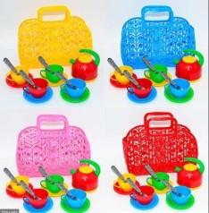 Кошик дитячий з набором посуду Технок