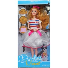 Лялька Білявка в білому