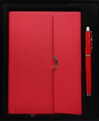 Блокнот кож/зам на магните А5/96арк.+ручка роллер в подар.кор.(1*30)