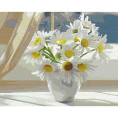 Картина за номерами: Ромашки у білій вазі на вікні