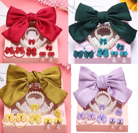 Набір прикрас 4 види, в кор., мікс видів 16*16*3 см 