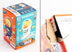 УЦЕНКА 20% Робот батар., космічна утка, 2 кольори, світ., кор. 12*12*18см /96-2/