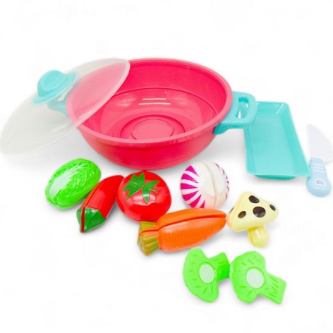 Різка овочів з каструлею