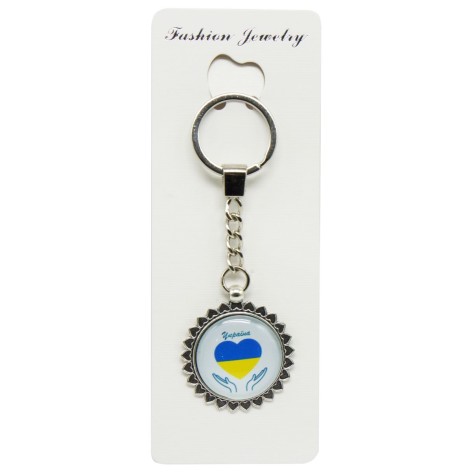 Брелок в упаковці серце в долонях Україна скло