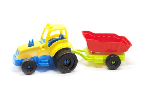 Трактор с прицепом.