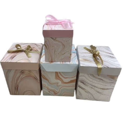 Коробка подарочная картонная M 