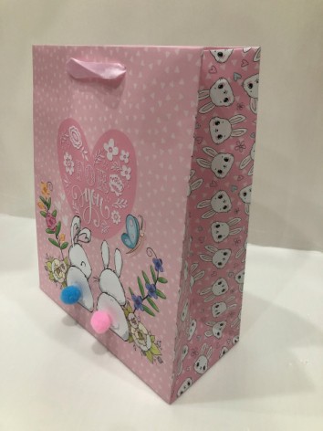 Пакет подарунковий паперовий, 26х32х12 см, паперовий крейдований, 140г/м2 + матова ламінація, 2 пухнастих помпоні 5 шт. в уп.