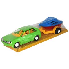 Автомобиль с прицепом зеленый