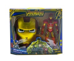 Маска та фігурка 