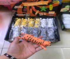 Антистресс тянучка тигры, 4 цвета, 12 шт. в коробке