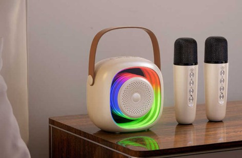 Колонка 2 мікрофони, bluetooth, підсвічування, зміна голосу, type-c, слот для карти пам'яті, AUX роз'єм, в кор.//