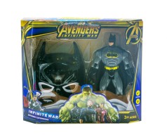 Маска та фігурка 